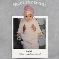 Aicha en su foto de infancia, tarjeta de Meet the team