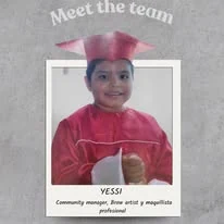 Yessi en su foto de infancia, tarjeta de Meet the team
