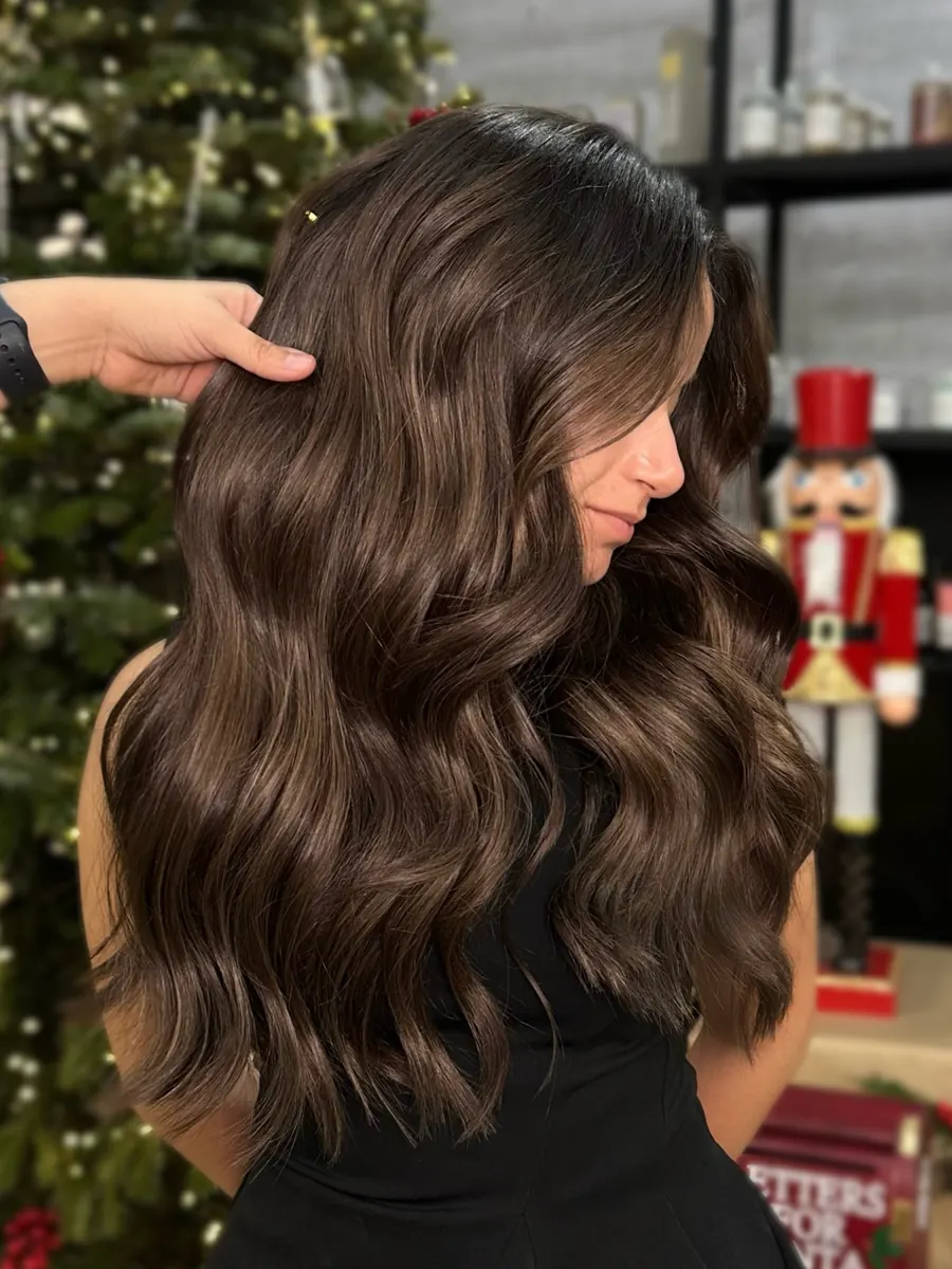 Castaño chocolate con ondas